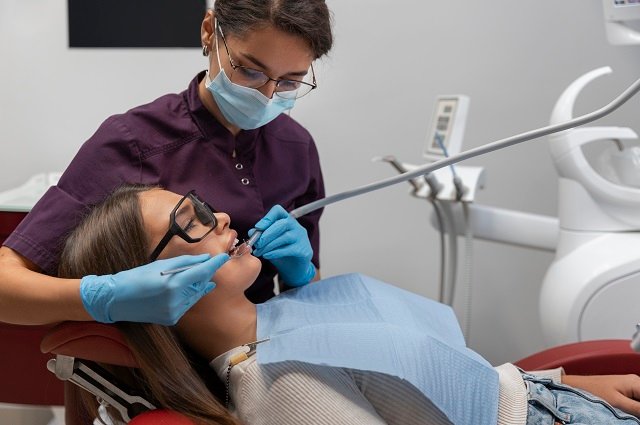 close-up-dentist-using-instruments
